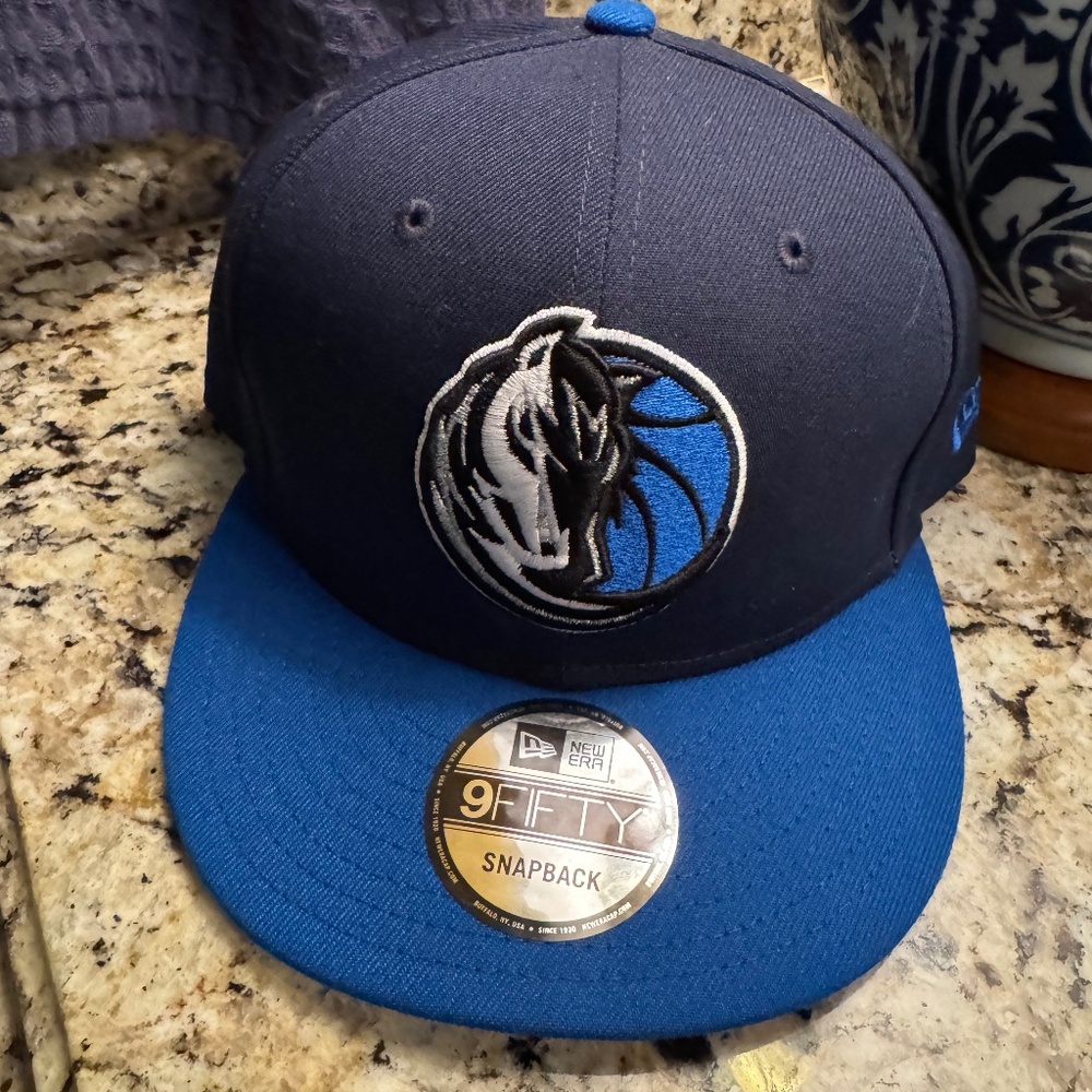 New  Era Dallas Mavericks Snap Back,  New Unworn, Blue
